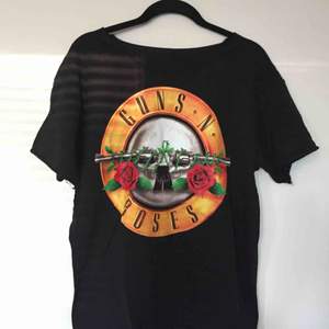Guns n Roses T-shirt. Used once for their concert. 