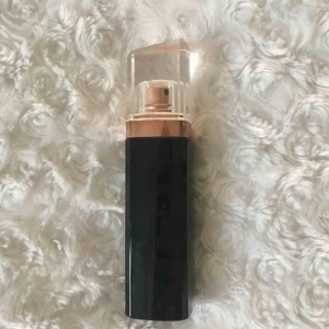  - Fräsch kvällsdoft! Hugo Boss, La Nuit Pour femme. 50ml. Knappt använd.  Endast avhämtning i Sthlm.  150kr eller bud! 