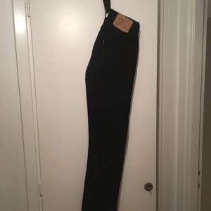  - Svarta Levis 501 helt oanvända 100% bomull