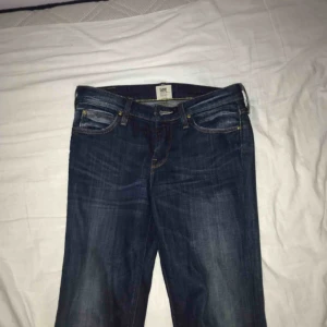  - Väldigt nytt, använt ett fåtal ggr. Kan mötas upp i sthlm, pris kan diskuteras. 