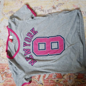  - står L men den passar mer än S. (även XS)