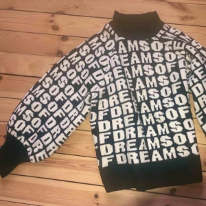  - Balloon Shirt från HM, strl XS (mer som en S) Tjockt tyg o oanvänd 