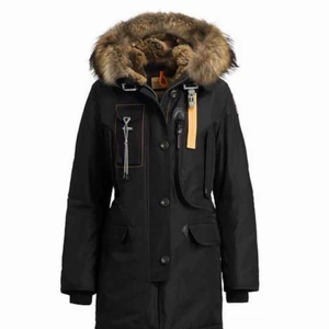  - Säljer min älsklings jacka, Parajumper i modellen ”Kodiak” dam i storlek XXS. Kvitto osv finns! Möts upp i Stockholm men kan även fraktas! ❄️  Nytt pris: ca 9199kr Mitt pris: 3500kr