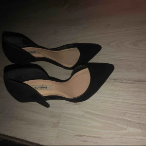 - Stilettos från Nelly, köpare står för frakt finns i Mölndal