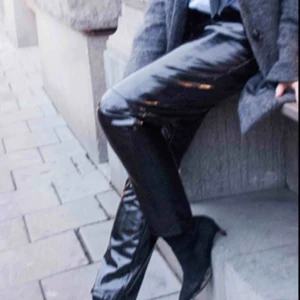  - Lackbyxor från h&m storlek 38