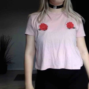  - T-shirt från NA-KD. I bra skick!!  Fraktar eller möts upp🦋