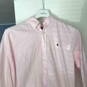 Väldigt fin Morris skjorta perfekt till skolavslutningen, nypris 999 kr, frakt ingår