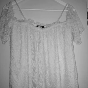  - Super fin topp från BikBok! Vid fler bilder skriv i chatten 