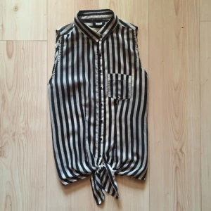  - randig svartvit transparent topp från bikbok

pris+(frakt 20:- ) kan även lämnas i örebro, Hallsberg eller askersund! 