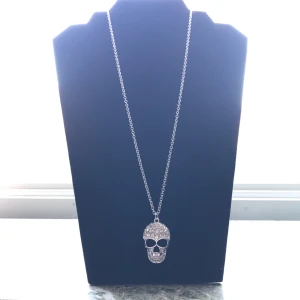  - Långt halsband (aldrig använd) 
Prislapp kvar 