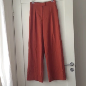  - Byxor från HM ! Höga i midjan med vida ben :) lite 70-tals känsla !