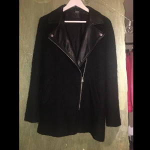  - Kappa ifrån h&m, använd men den är i mycket bra skick!!