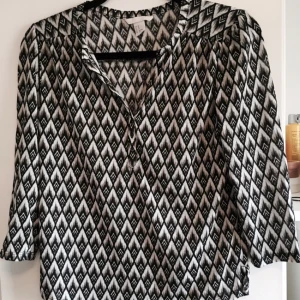  - Topp från H&M som knappt har använts 
Storlek 34