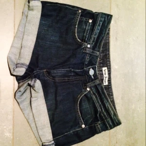  - Fina Acne-shorts i bra skick! Endast 70 kr