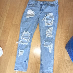  - Trasiga jeans ifrån Brandy Melville 