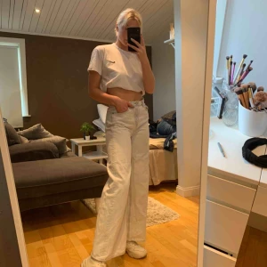 - Suupersnygga ljusa jeans i väldigt bra skick!