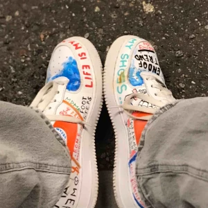  - Air force 1 målade! Jag tvättar de innan jag skickar😊 köpare står för frakt!