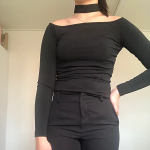 Off shoulder tröja  - Blus ifrån bikbok. Frakten ingår🤪