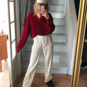  - v-neck jumper, i’m 164cm and delivery is not included