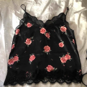  - Jätte snygg linne med spets från H&M, felfri❣️ 