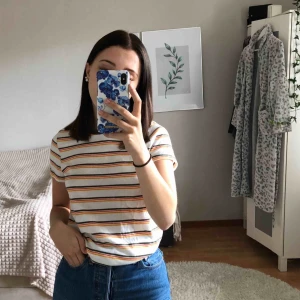  - En tröja från Gina, lite nopprig men inget man tänker på, frakt inräknat 