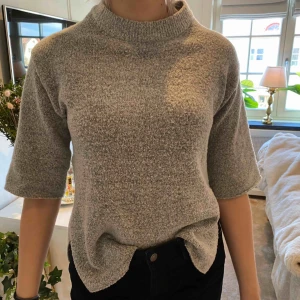  - En tröja från ginatricot med jättemjuk material , nästintill oanvänd 