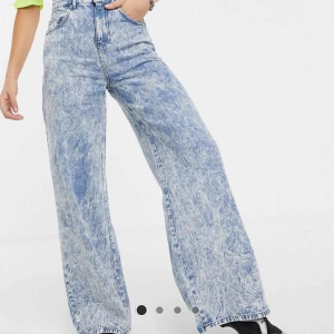  - Skitcoola vida jeans med acidwash från asos! Är något så för mig som vanligtvis har strl 28 och skulle därför rekomdendera till folk med strl 27