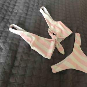 Jättesöt Vit/rosa randig bikini från Nelly storlek xs