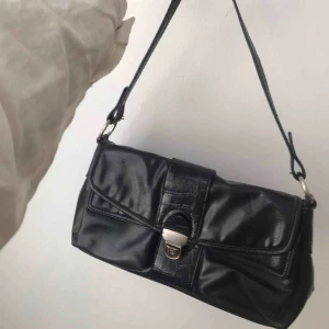  - Superfin secondhand väska, knappt använd. Köpare står för frakt