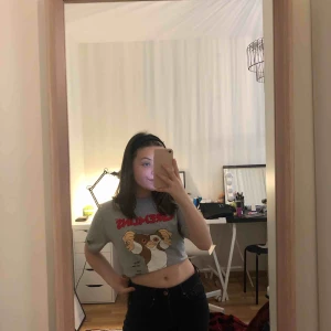  - En skitsnygg t-shirt från hm som jag brukar använda som magtröja!💞