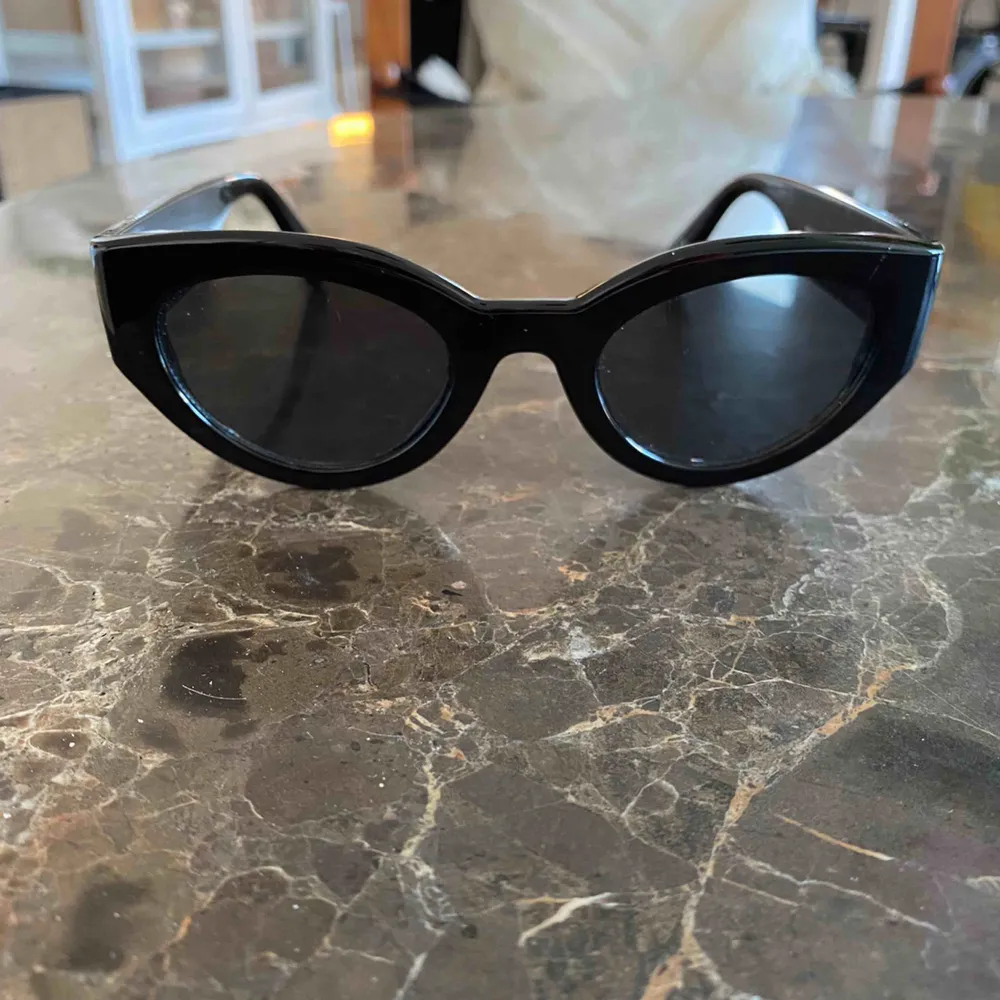 Nya solglasögon från NA-KD. Aldrig använda! frakt 43kr💓💘. Accessoarer.