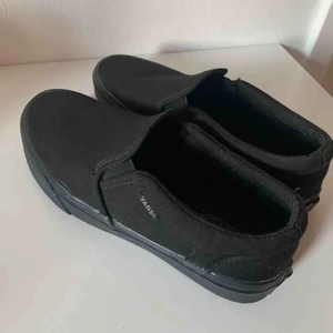 Vans - Knappt använda slip-om skor från vans!