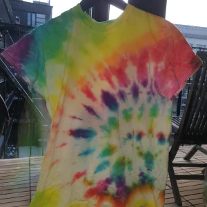  - cool batic tröja som jag bara använt en gång, storlek s :)