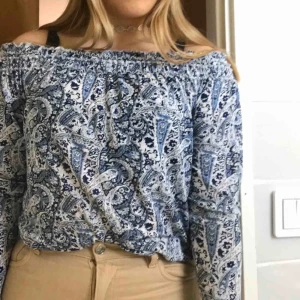  - Snygg tröja med bohemiskt mönster🦋kan mötas i Karlstad annars tillkommer frakt 🚚 