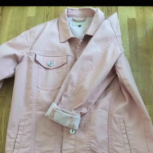  - Rosa Jeansjacka från Only