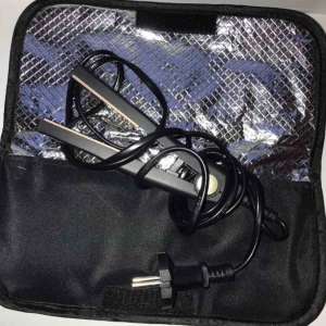  - Jätte bra och liten plattång, lätt att ta med och använd Max 5 ggr. Endast 35kr!💘💜 Fodral med