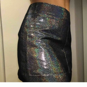  - Säljer denna metallic kjol från other stories! 