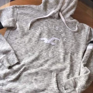 New hoodie Hollister  - Size is M but will be good for S as well :) 