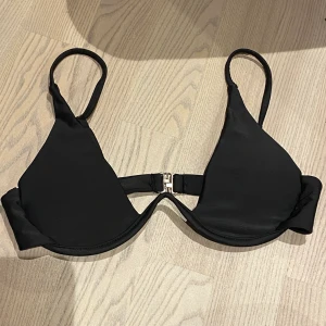 Bikiniöverdel - Helt ny från Shein storlek S, bud om fler är intressade