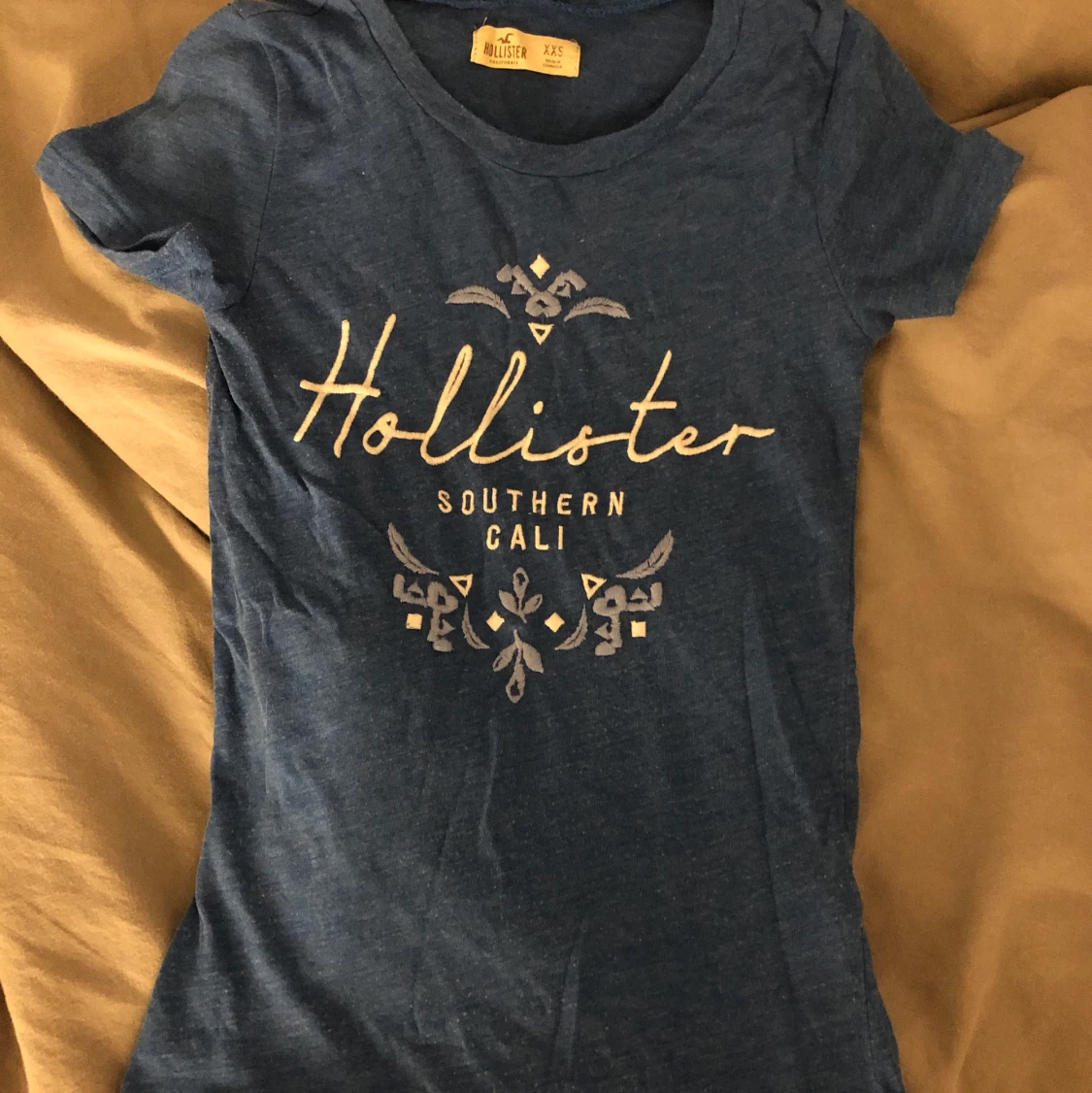 Hollister t-shirt