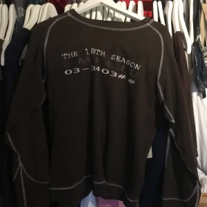 Tjocktröja - Brun tjocktröja, storlek L. Köpt på Plick, knappt använd av mig. Gott skick :)