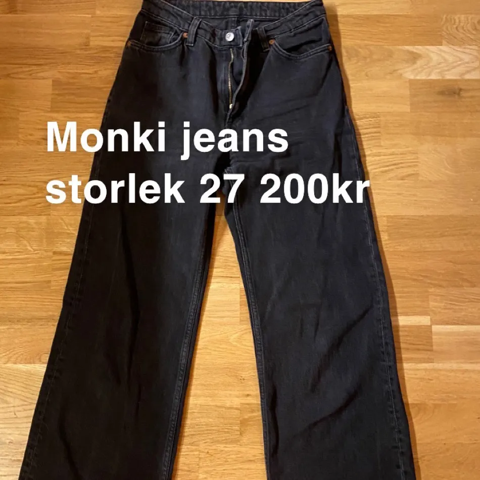 Eftertraktade monki jeans . Jeans & Byxor.