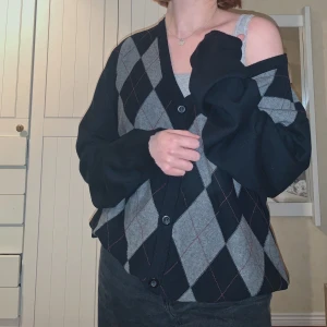 Rutig Kofta - Säljer denna rutiga kofta i storlek XL. Buda gärna!💝 Högtsa bud just nu: 330kr