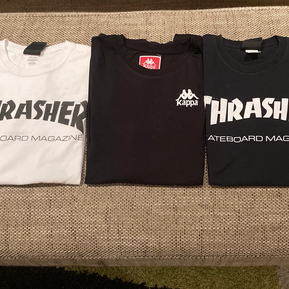 2 Stycken Thrasher och en kappa T-shirt, Thrasher tröjorna kosta 450kr nypris och kappa tröjan kostar 350 kr nypris ta alla för 225. T-shirts.