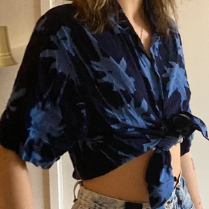 Skjorta - Snygg pösig skjorta från H&M. Strl XL (Men’s section)  (jag är strl S men gillar oversized)