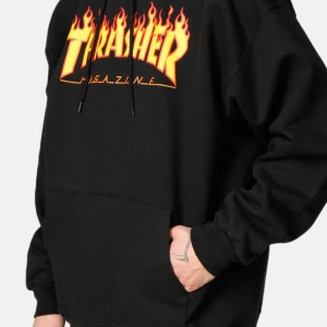 Thrasher hoodie - Säljer en av mina absoluta favorithoodies då den numera inte kommer till användning tyvärr. Nypris 999 men säljes för 300. I storlek s och passar det mesta! Köparen står för frakt men kan annars mötas upp i Växjö. 👕