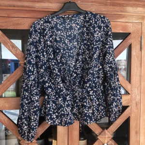 Supergullig topp från Shein - Endast provad