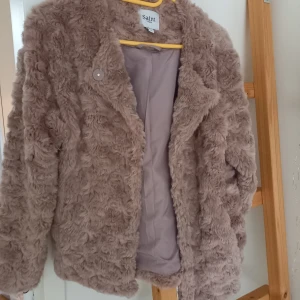 Jacka  - Mid season jacka perfect condition, worn 3  times