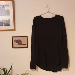 Svart baströja - Svart långärmad tröja från H&M. (Frakt tillkommer)