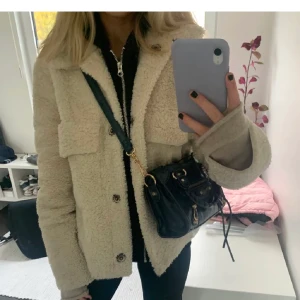 Jacka - Teddyjacka från Zara i strlk XS, som ny! (Lånade bilder)